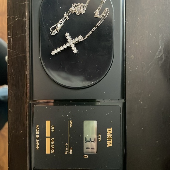 Gorgeous 1carat tw genuine diamond cross set in 14k white Gold - Picture 4 of 4